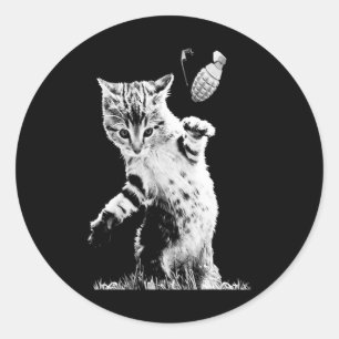 Cat Throwing Grenade Funny Kattunge Grenade Scene Runt Klistermärke