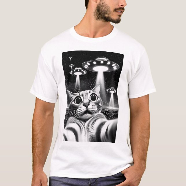 Cat Ufo Funny Invasion Meme Retro Alien Cat Ufo S T Shirt (Framsida)