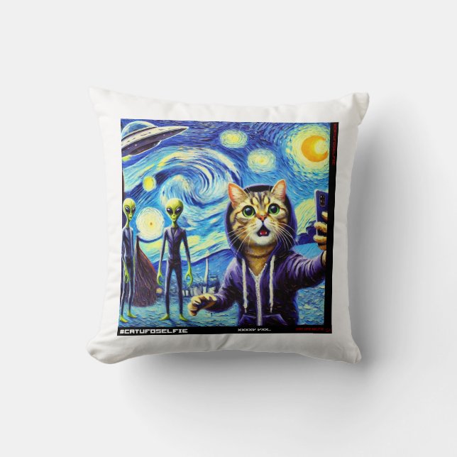 Cat UFO Selfie: Gift från kattens nummer 03 Kudde (Framsida)