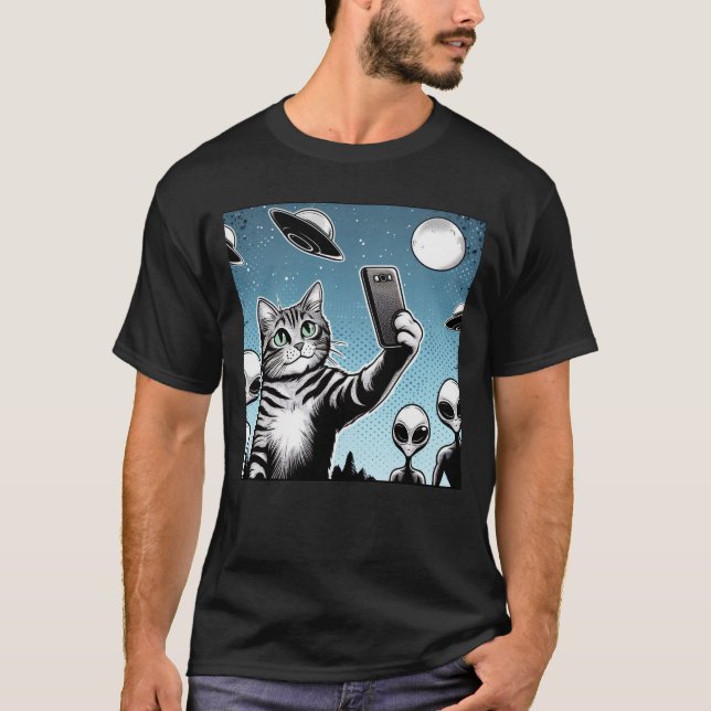 Cat UFO Selfie: Green Alien #10 T Shirt (Framsida)