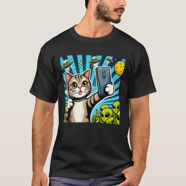 Cat UFO Selfie: Green Alien #17 T Shirt (Framsida)