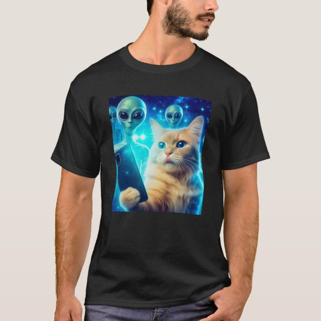 Cat UFO Selfie: Green Alien #5 T Shirt (Framsida)