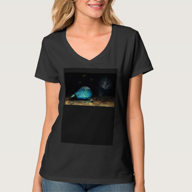 Cat with Fish Aquarium in a Light Bulb and Snail T Shirt (Framsida)