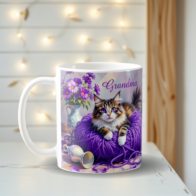 Cat with Purple Eyes in Purple Yarn and Flowers Kaffemugg (Skapare uppladdad)