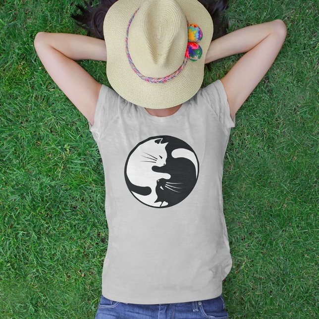 Cat Yin och Yang Black and White T Shirt (Skapare uppladdad)