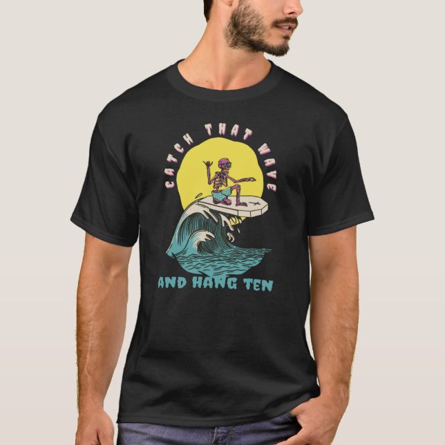 Catch That Wave & Hang Ten Retro Surfer Present  1 T Shirt (Framsida)