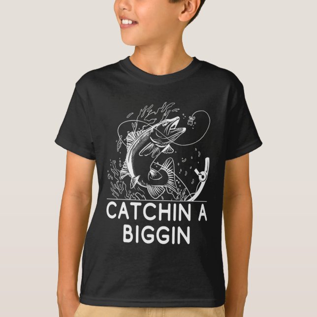 Catchin A Biggin Fishing Hunter T Shirt (Framsida)