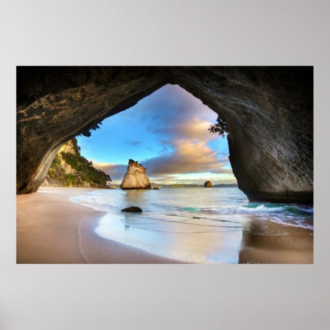 Cathedral Cove Serene Beach Poster (Framsidan)