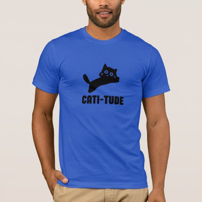 "CATI-TUDE T-Shirt - Snyggt och lekfull katt (Framsida)