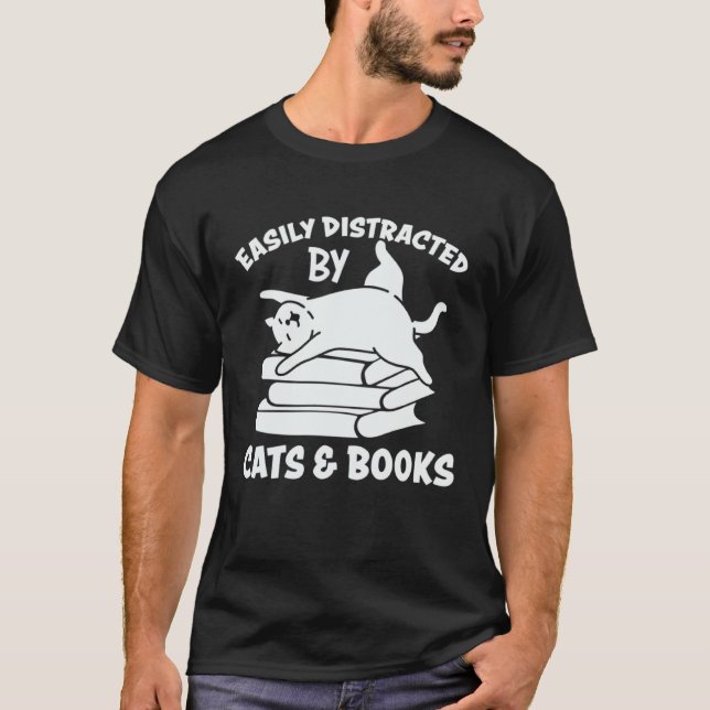 Cats And Books   Cute Cat Owner Cat  Cat Mom T Shirt (Framsida)