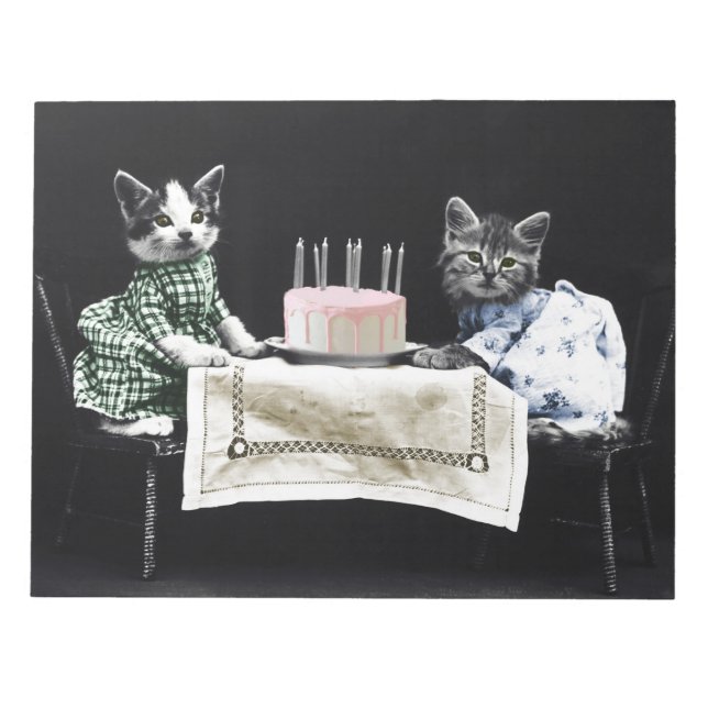 Cats celebrating a birthday with cake and candles anteckningsblock (Framsida)