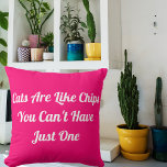Cats Personlig Funny Coola Modern Pet Quote Rosa Kudde<br><div class="desc">Omforma ditt space med "Cats Personlig Funny Coola Modern Pet Quote Rosa Dekorativ kudde". Idealisk för kattälskare är att denna kudde utan problem förenar humor och stil. Perfekt för att lägga till en personlig beröring till din décor eller som en tankfull gåva. Få din kärlek för katter att skina! Använda...</div>