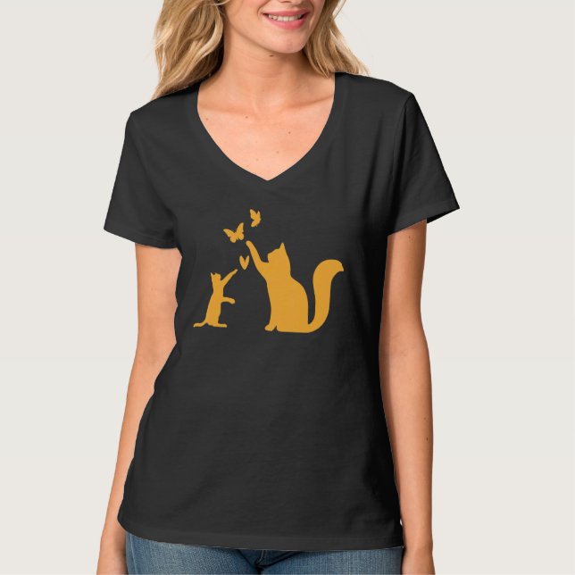 Cats With Butterflies Cat  I Cute Cats T Shirt (Framsida)