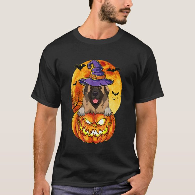 Caucasian Shepherd Witch Pumpkin Halloween Hund T Shirt (Framsida)