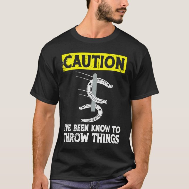 Caution i've been known to throw things horseshoe  t shirt (Framsida)