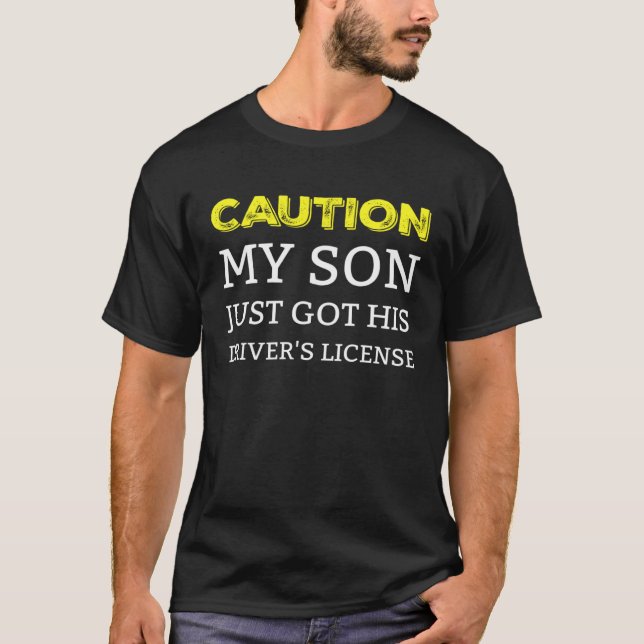 Caution My Son Just Got His Driver s License T Shirt (Framsida)