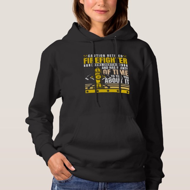 Caution Retired Firefighter Knows everything T Shirt (Framsida)