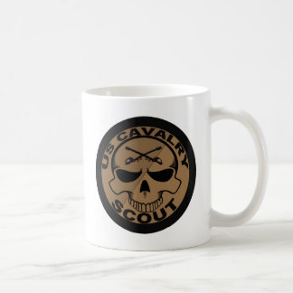 Cav spanar skallesvart och guld kaffemugg