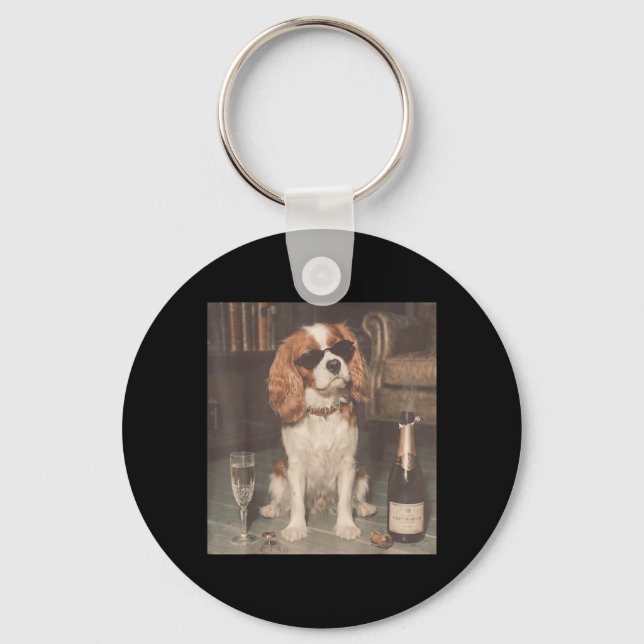 Cavalier King Charles dricker Champagne Roligt Nyckelring (Framsida)