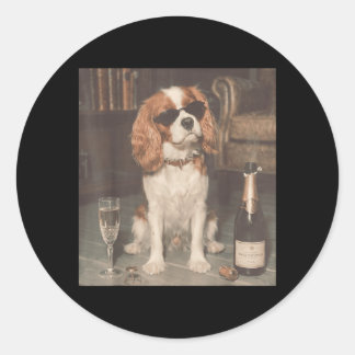 Cavalier King Charles dricker Champagne Roligt Runt Klistermärke
