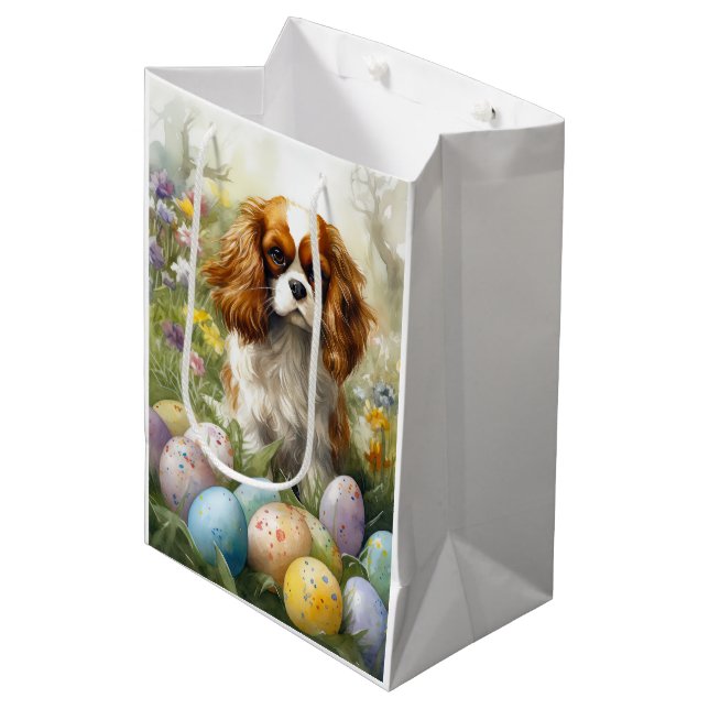 Cavalier King Charles Spaniel med påskägg (Framsidan Vinklad)