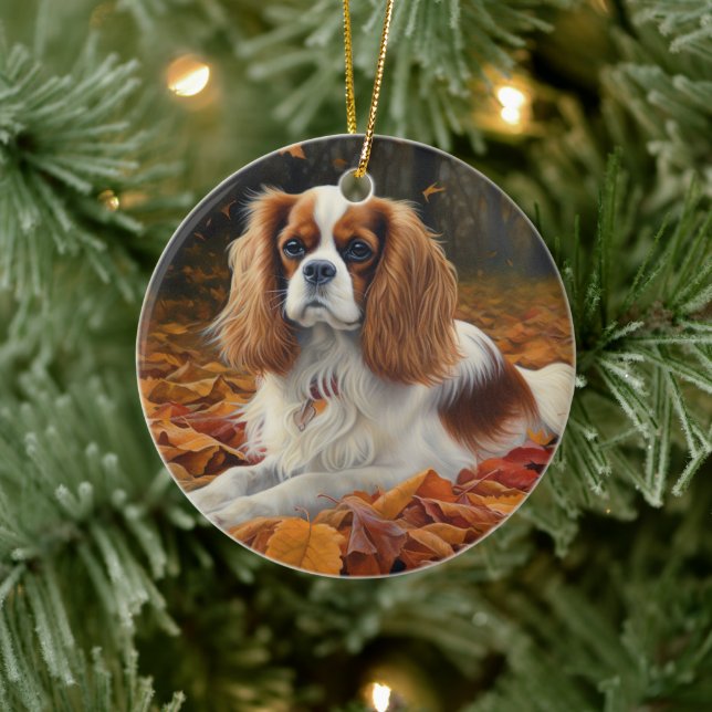 Cavalier King  i höstlöv Fall Inspirerar Julgransprydnad Keramik (Träd)