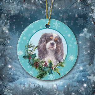 Cavalier Kung Charles Evergreen Blue Snowflake Julgransprydnad Keramik