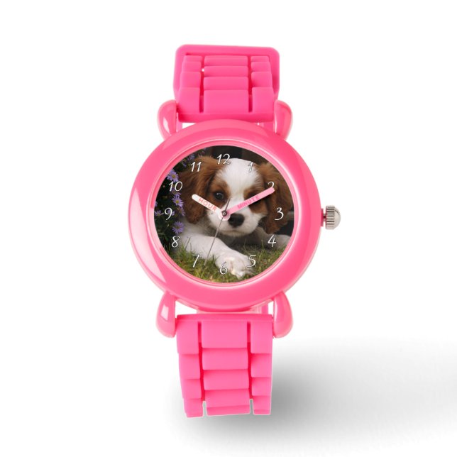 Cavalier Kung Charles Spaniel Puppy bakom blommor Armbandsur (Framsida)