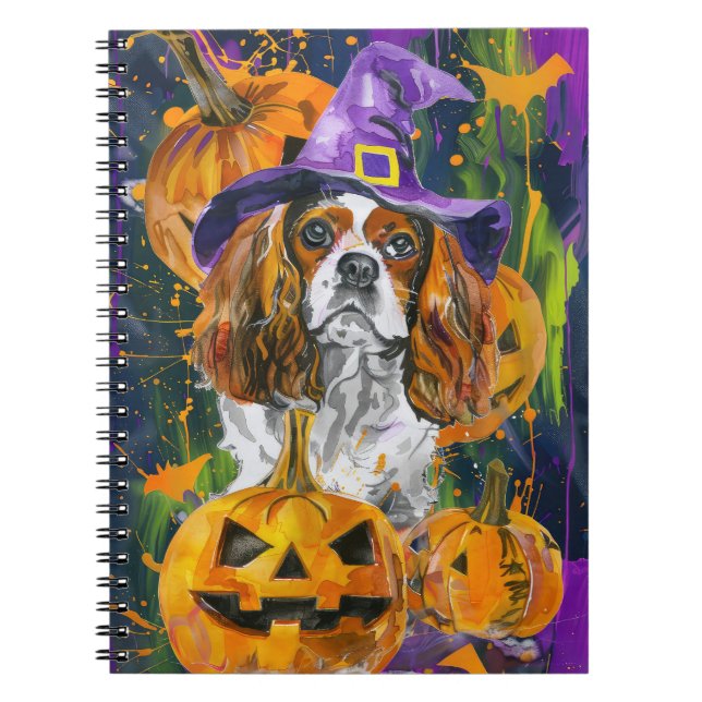 Cavalier Kung Hund Halloween Witch och Pumpkin Anteckningsbok (Framsidan)
