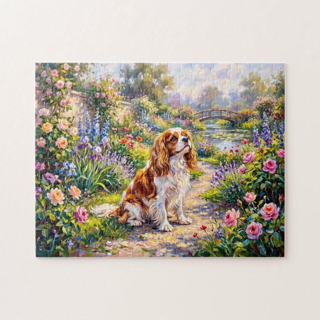 Cavalier Spaniel i sommarterräng vid damm Pussel (Horisontell)