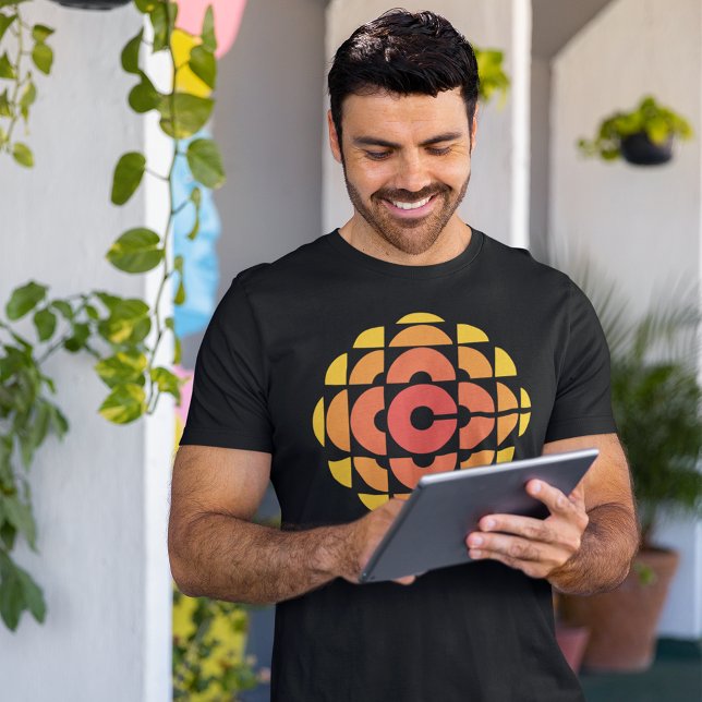 CBC 1974 Logotyp Bra Jersey T-Shirt (Person wearing t-shirt)