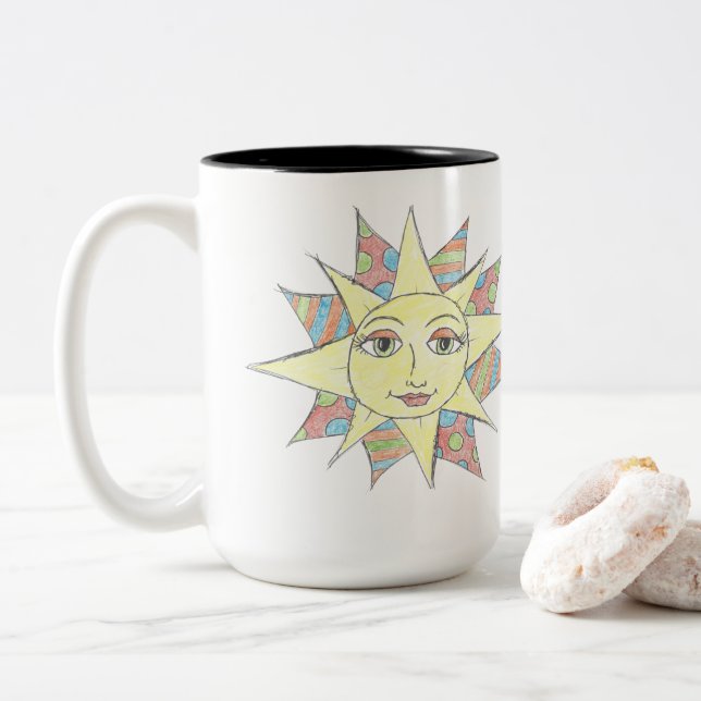CBS söndagsmorgon sol - maj 2026 Två-Tonad Mugg (Med munk)