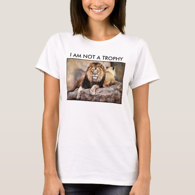 Cecil Lejonet Jag Är Inte Ett Trofé Tee Shirt (Framsida)
