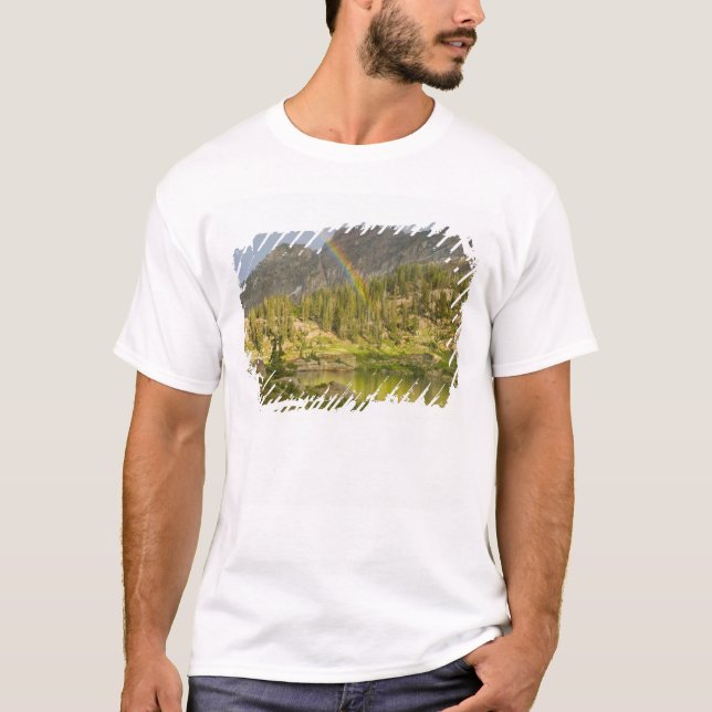 Cecret Lake med regnbåge över Devil's Castle, T-shirt (Framsida)