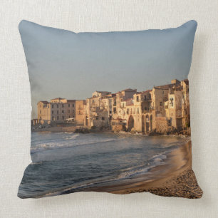 Cefalu sjösidatown i Sicily Kudde