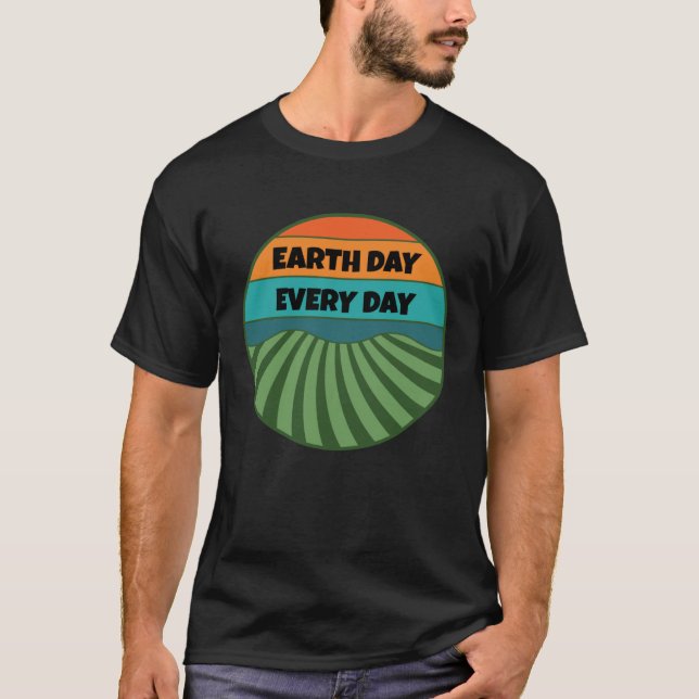 Celebrate Earth Day Every Day Keep the Planet Gree T Shirt (Framsida)