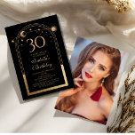 Celestial Black Guld Sol Måne Stars 30års födelsed Inbjudningar<br><div class="desc">Den kelestiala fotoinbjudan till foto från Måne Sol i Guld har en elegant sol,  måne och stjärnor med en gyllene 30års födelsedag på svart bakgrund. Inuti finns din anpassningsbar 30-årsinbjudan. Lägg till ditt favoritfoto på motsatt sida. Designad för dig av Evco Studio www.zazzle.com/store/evcostudio</div>