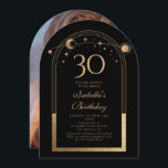 Celestial Black Guld Sol Måne Stars 30års födelsed Inbjudningar<br><div class="desc">Den kelestiala fotoinbjudan till foto från Måne Sol i Guld har en elegant sol,  måne och stjärnor med en gyllene 30års födelsedag på svart bakgrund. Inuti finns din anpassningsbar 30-årsinbjudan. Lägg till ditt favoritfoto på motsatt sida. Designad för dig av Evco Studio www.zazzle.com/store/evcostudio</div>