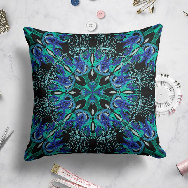 Celestial Bloom Pillow in Black Kudde (Skapare uppladdad)