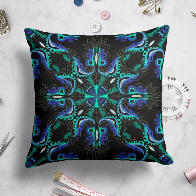 Celestial Bloom Star Pillow in Black Kudde (Skapare uppladdad)