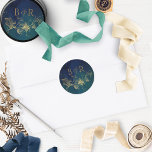 Celestial Blue, Grönt Bröllop kuvert försegling/fa Runt Klistermärke<br><div class="desc">Elegant bröllop-dekal med vackert blått och grönt vattenfärgssuddigt tryck och faux guld-folie,  handritad blommigt och ett pars initialer. Idealisk som en kuvertförsegling eller en förmånsetikett. En del av vår "Enchanting Celestial Starry Nght Collection" med en mängd samordnande produkter inklusive kuvert. Besök hela samlingen på: https://www.zazzle.com/collections/enchanting_celestial_starry_night-119778618338709536</div>
