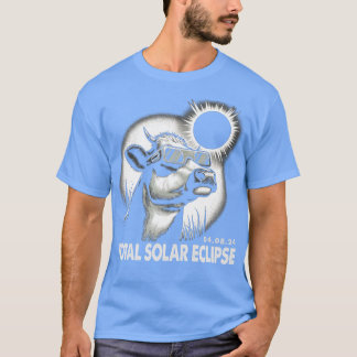 Celestial Cow Eclipse Trendig Tee for Cow Enthusia