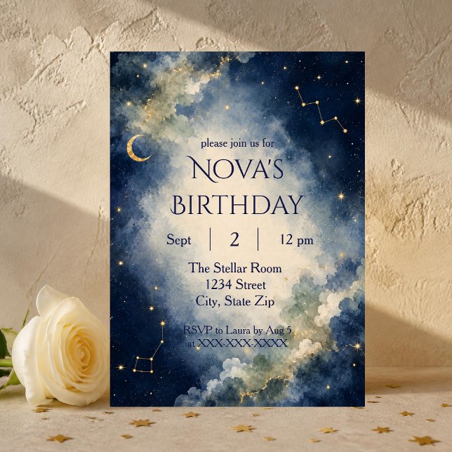 Celestial Galax Födelsedagsinbjudan | Vattenfärg Inbjudningar (Elegant celestial birthday invitation with watercolor clouds, moon, stars and constellations.)