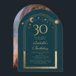 Celestial Grönt Guld Måne Stars 30års födelsedag Inbjudningar<br><div class="desc">Den kelestiala fotoinbjudan till Grönt i Guld med Måne, som har 30års födelsedag som astronomi, har en elegant guld sol, Sol och stjärnor med en gyllene måne på en ram av skogen. Inuti finns din anpassningsbar 30-årsinbjudan. Lägg till ditt favoritfoto på motsatt sida. Designad för dig av Evco Studio www.zazzle.com/store/evcostudio...</div>