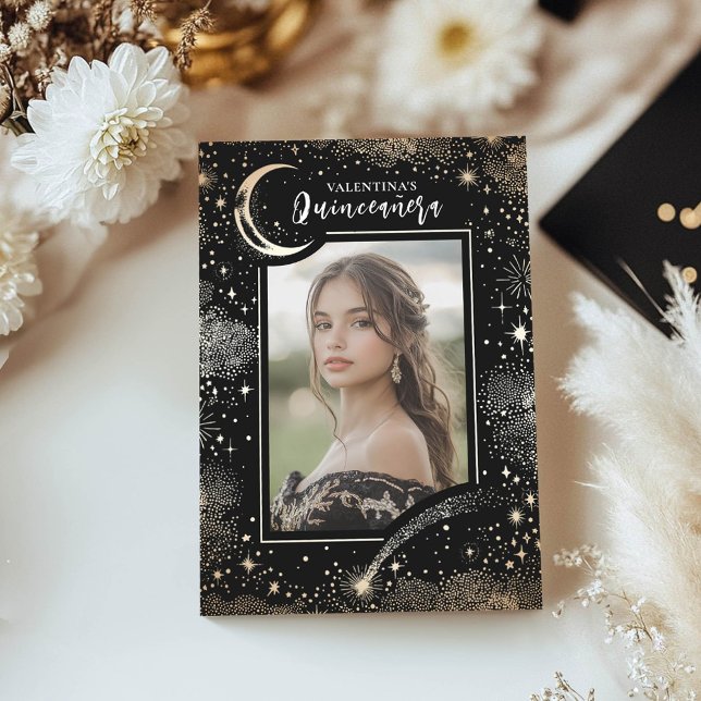 Celestial Guld Stars Måne Night Quinceanera Photo Inbjudningar (Quinceanera 15th birthday photo invitations with gold moon and stars on the black background)