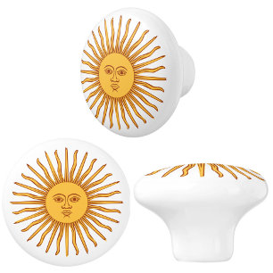 Celestial Gult Sunshine Ansikte på vit Elegant Knopp