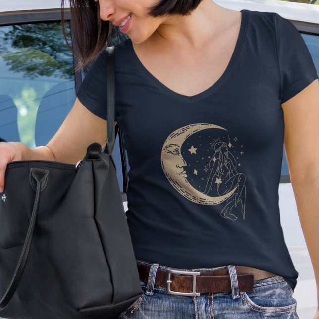 Celestial kvinna måne & stars,boho,elegant guld t shirt (Skapare uppladdad)