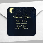 Celestial Måne Stars Midnight Bröllop Tack Fyrkantigt Klistermärke<br><div class="desc">Celestial Måne Stars Midnight Blue Bröllop Tack Square Sticker. Den här designen har den dubbla stjärnan ljus med ett lysande halvmånsfärande måne i stjärnnatten himlar.</div>