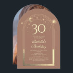Celestial Mocha Guld Sol Måne Stars 30års födelsed Inbjudningar<br><div class="desc">CELESAL Mocha Mousse Guld Sol Måne Astronomy 30års födelsedag Photo Invations har en elegant sol,  måne och stjärnor med en gyllene guld på en mocha mousse-bakgrund. Inuti finns din anpassningsbar 30-årsinbjudan. Lägg till ditt favoritfoto på motsatt sida. Designad för dig av Evco Studio www.zazzle.com/store/evcostudio</div>