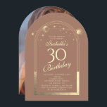 Celestial Mocha Guld Sol Måne Stars 30års födelsed Inbjudningar<br><div class="desc">CELESAL Mocha Mousse Guld Sol Måne Astronomy 30års födelsedag Photo Invations har en elegant sol,  måne och stjärnor med en gyllene guld på en mocha mousse-bakgrund. Inuti finns din anpassningsbar 30-årsinbjudan. Lägg till ditt favoritfoto på motsatt sida. Designad för dig av Evco Studio www.zazzle.com/store/evcostudio</div>